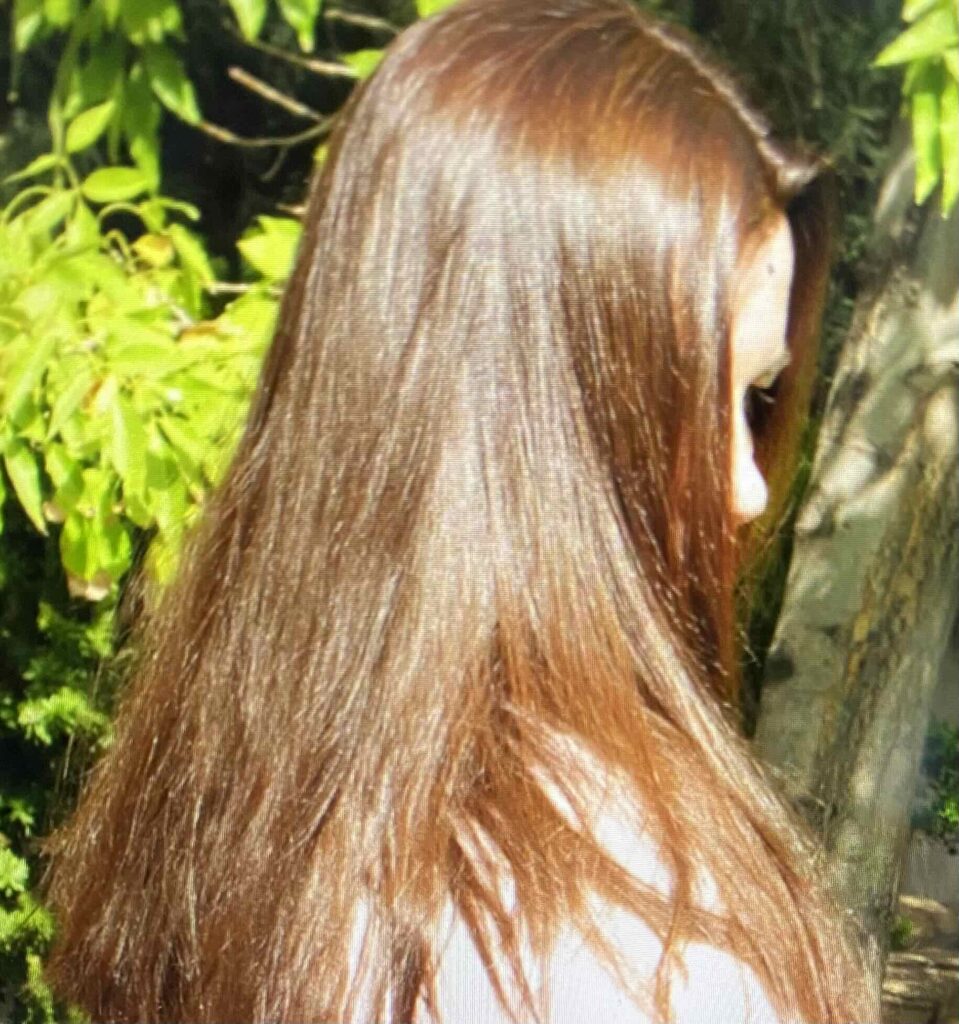 Woman with brunette (red) hair, and some blonde highlights.