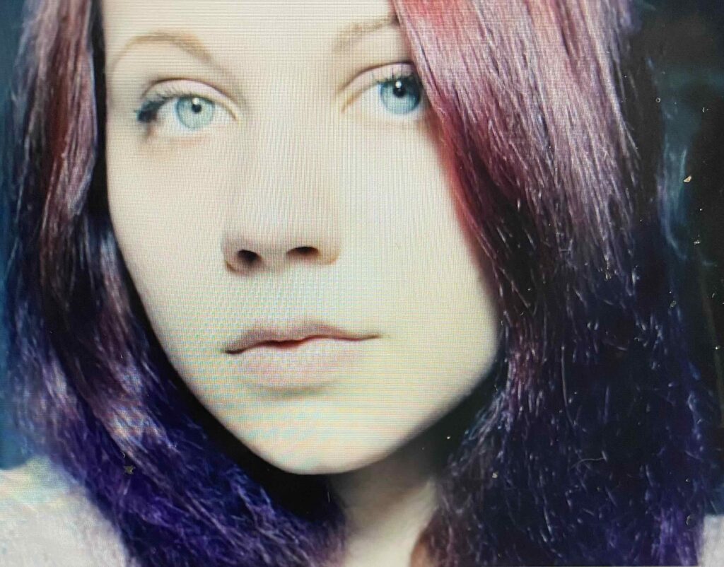 Woman with brunette hair, green eyes.