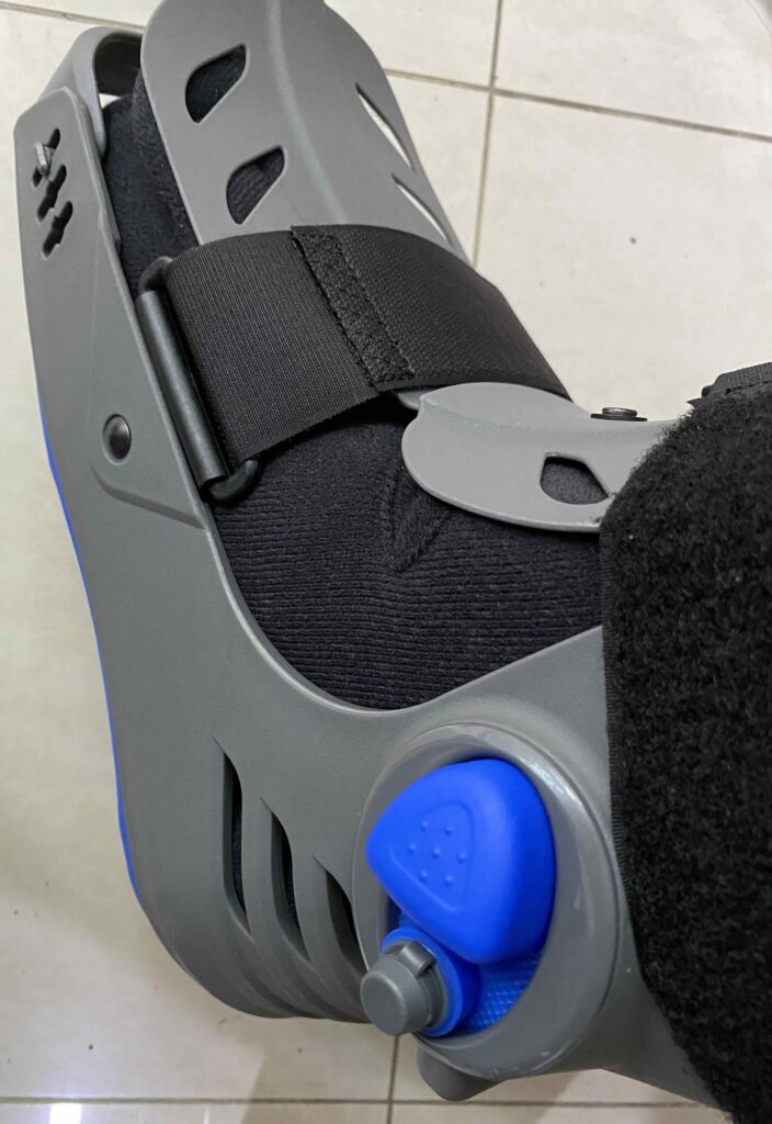 The blue air bladder sac is at the exterior side of the Apollo Walker. Press the blue sac when the cap is closed, to increase the air pressure in the sac.